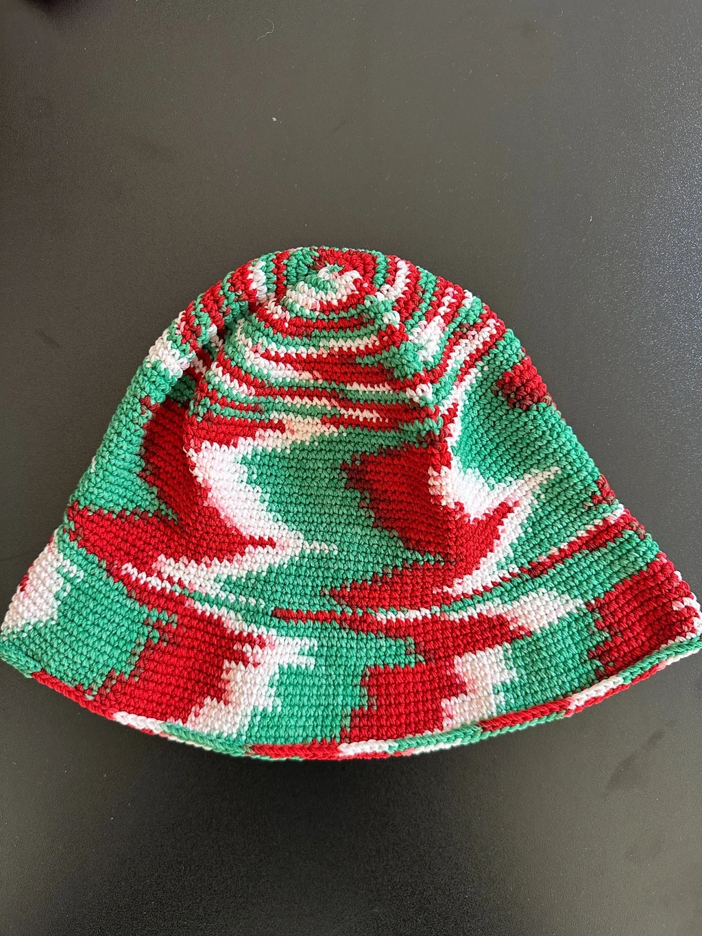 Bob KAWAXX Chiné vert & rouge en crochet